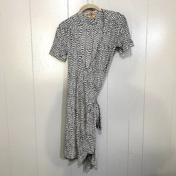 Tory Burch Dresses & Skirts - Tory Burch Gray Printed Ivette 100% Silk Jersey Short Sleeve Wrap Dress XS